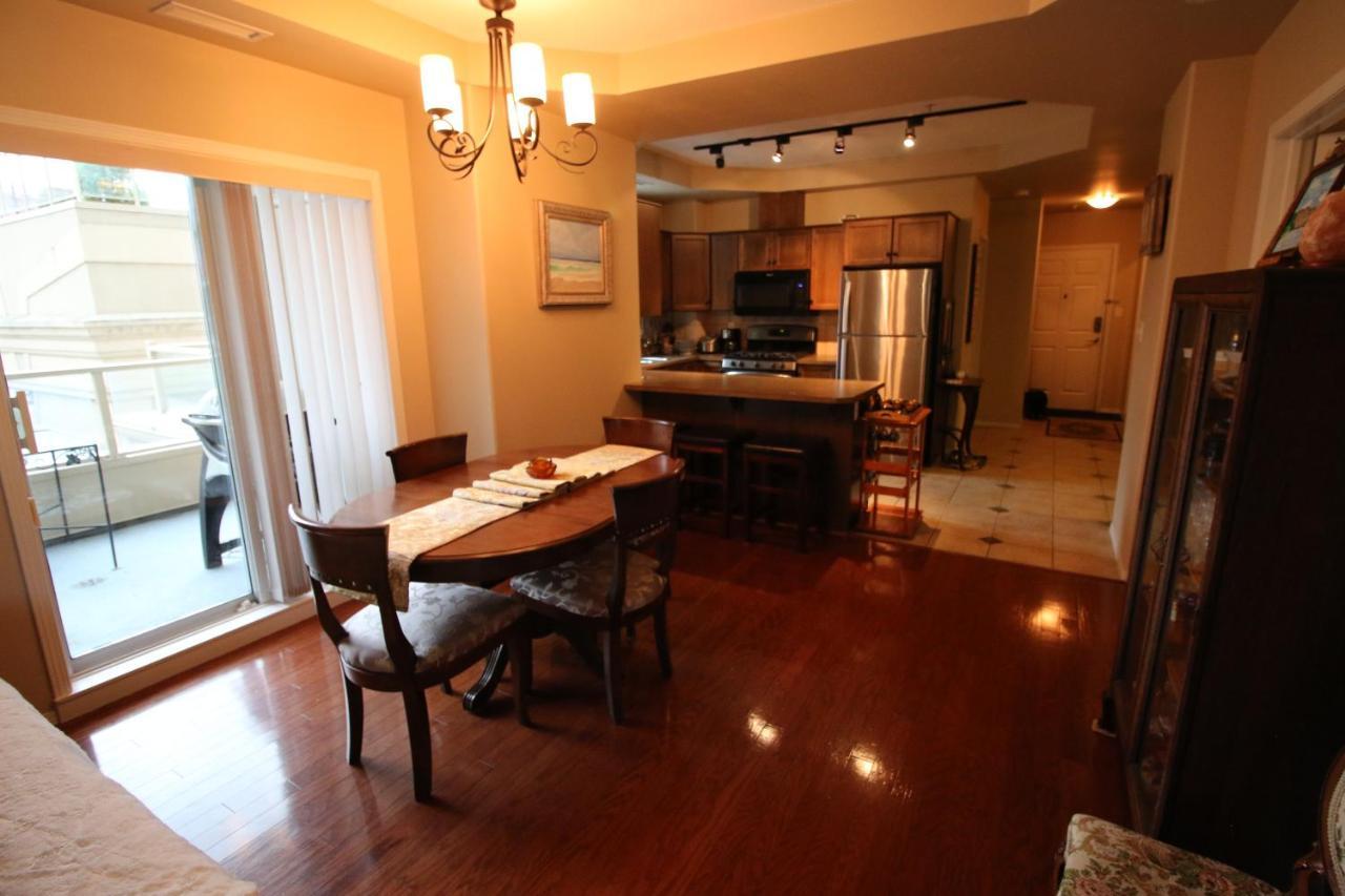 Sunset Waterfront Resort By Discover Kelowna Resort Accommodations Ngoại thất bức ảnh