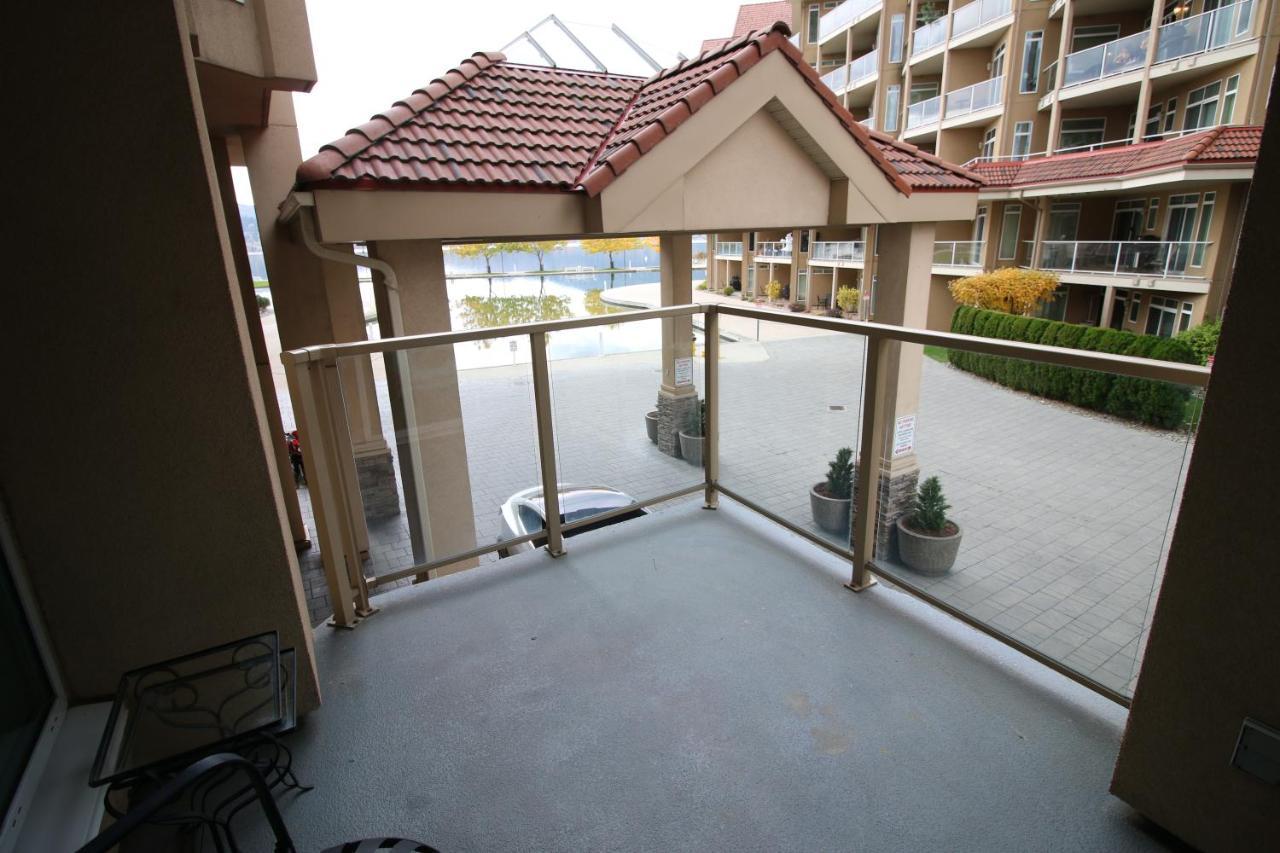 Sunset Waterfront Resort By Discover Kelowna Resort Accommodations Ngoại thất bức ảnh