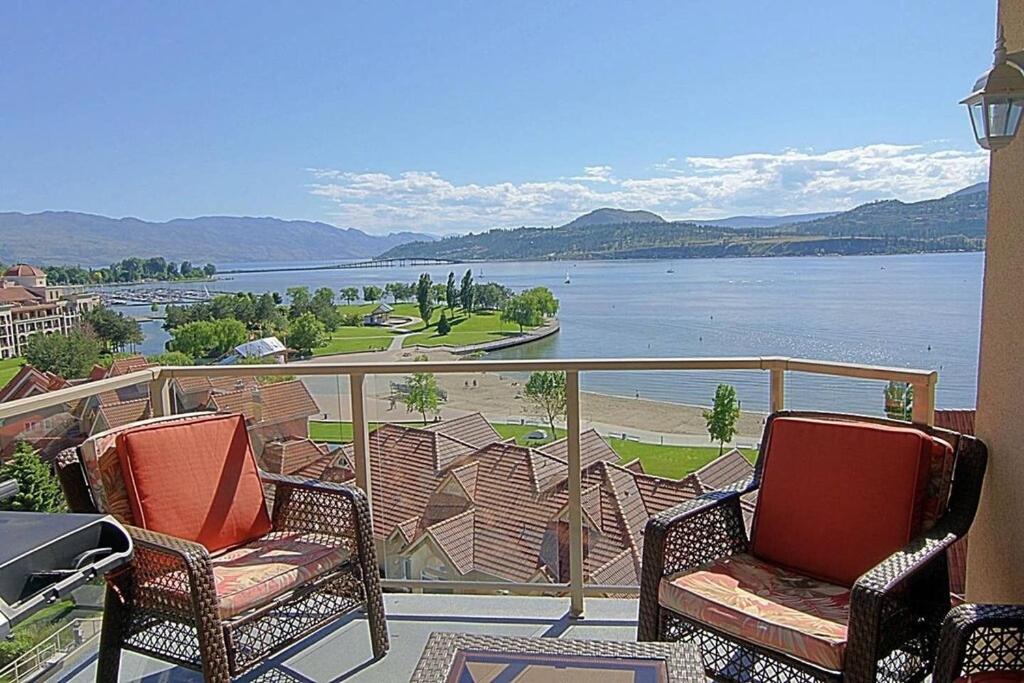 Sunset Waterfront Resort By Discover Kelowna Resort Accommodations Ngoại thất bức ảnh