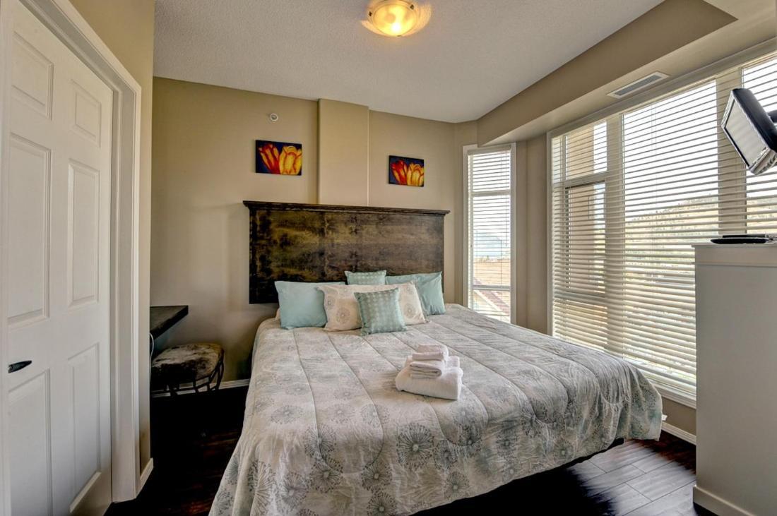 Sunset Waterfront Resort By Discover Kelowna Resort Accommodations Ngoại thất bức ảnh