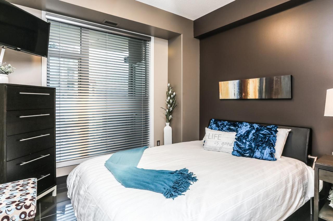 Sunset Waterfront Resort By Discover Kelowna Resort Accommodations Ngoại thất bức ảnh