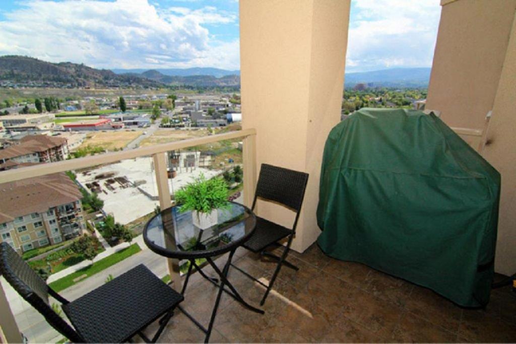 Sunset Waterfront Resort By Discover Kelowna Resort Accommodations Ngoại thất bức ảnh