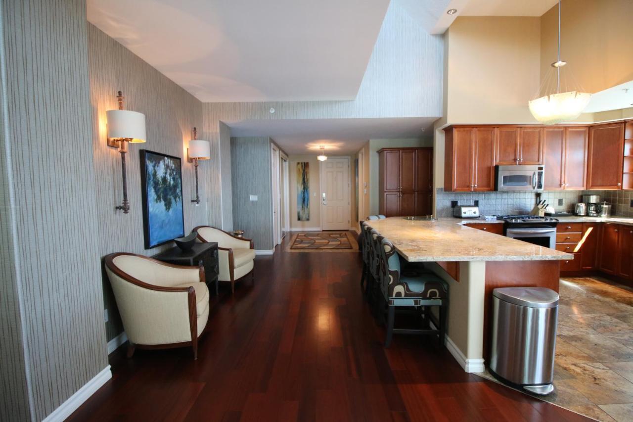 Sunset Waterfront Resort By Discover Kelowna Resort Accommodations Ngoại thất bức ảnh