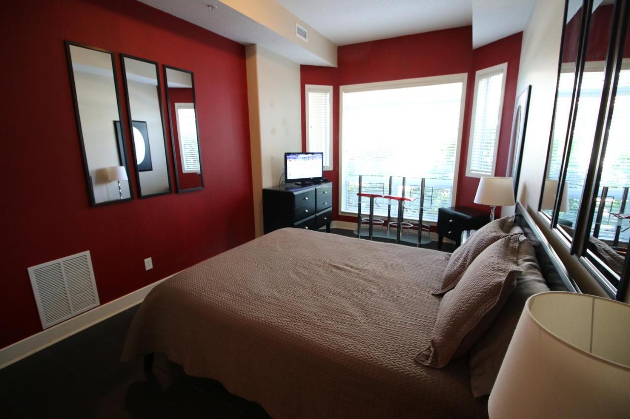Sunset Waterfront Resort By Discover Kelowna Resort Accommodations Ngoại thất bức ảnh