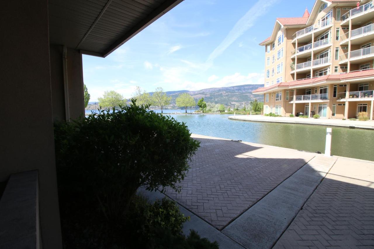 Sunset Waterfront Resort By Discover Kelowna Resort Accommodations Ngoại thất bức ảnh