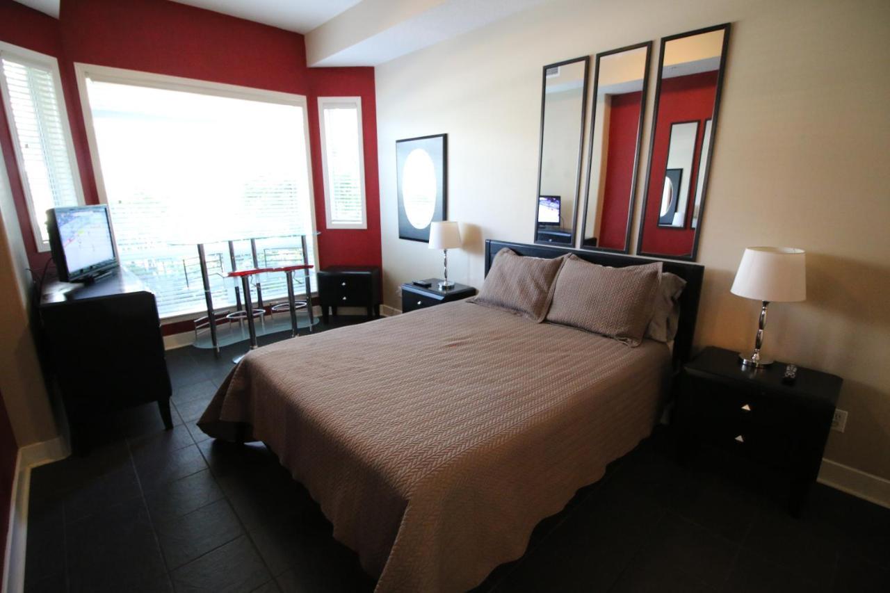 Sunset Waterfront Resort By Discover Kelowna Resort Accommodations Ngoại thất bức ảnh
